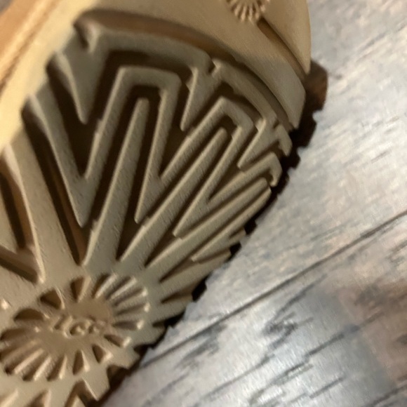 UGG Slip Ons - Picture 6 of 6